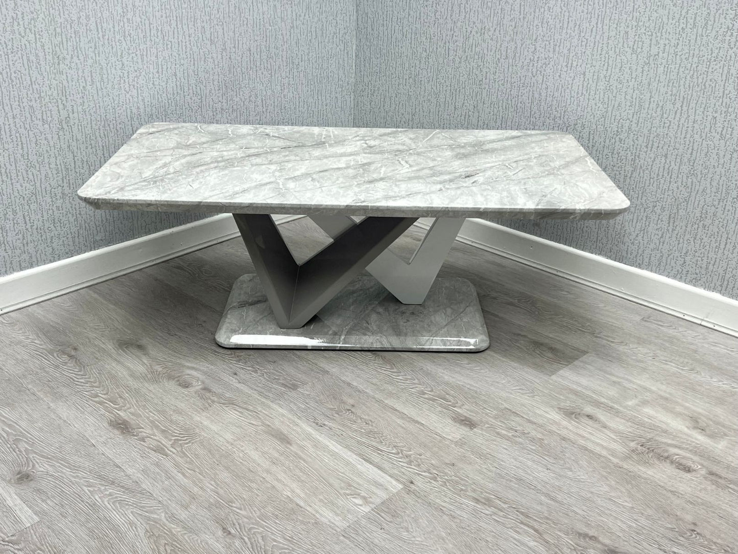 BLACK & WHITE COFFEE TABLE