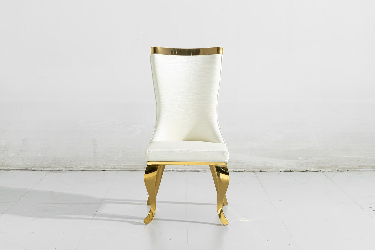 Procto dining table with 4 or 6 chairs