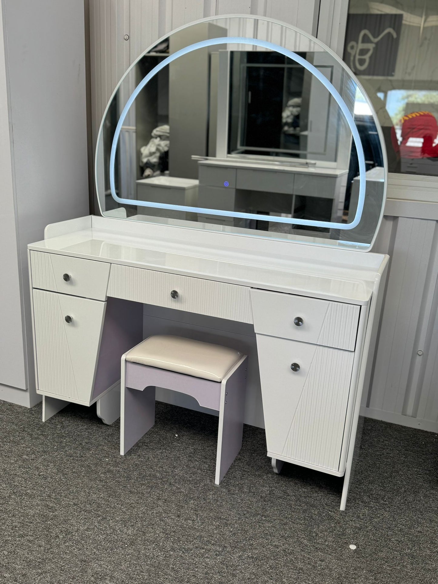 Kennedy dressing table