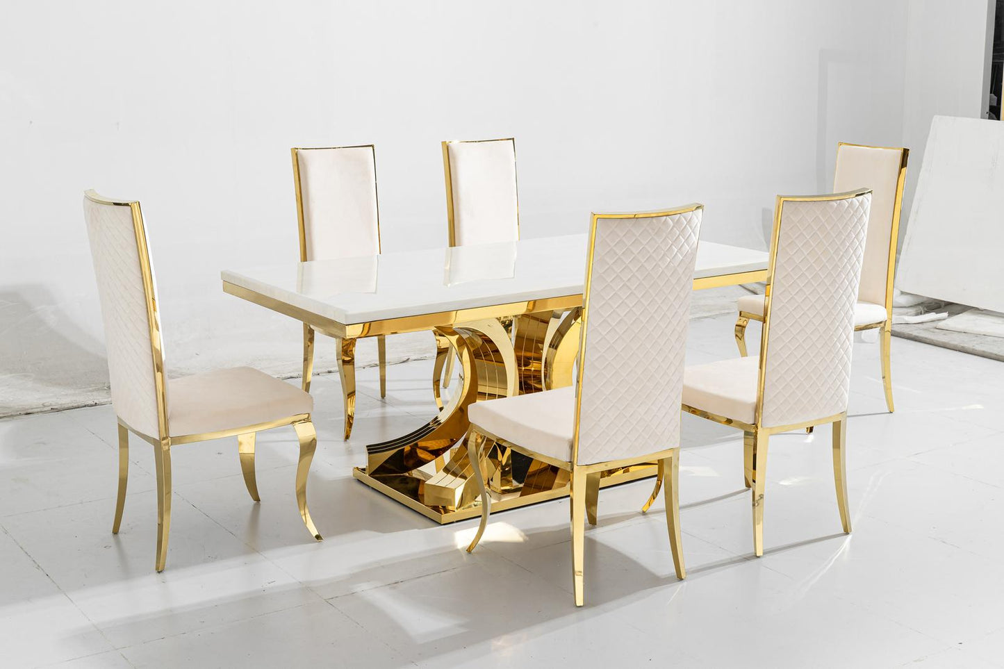Procto dining table with 4 or 6 chairs