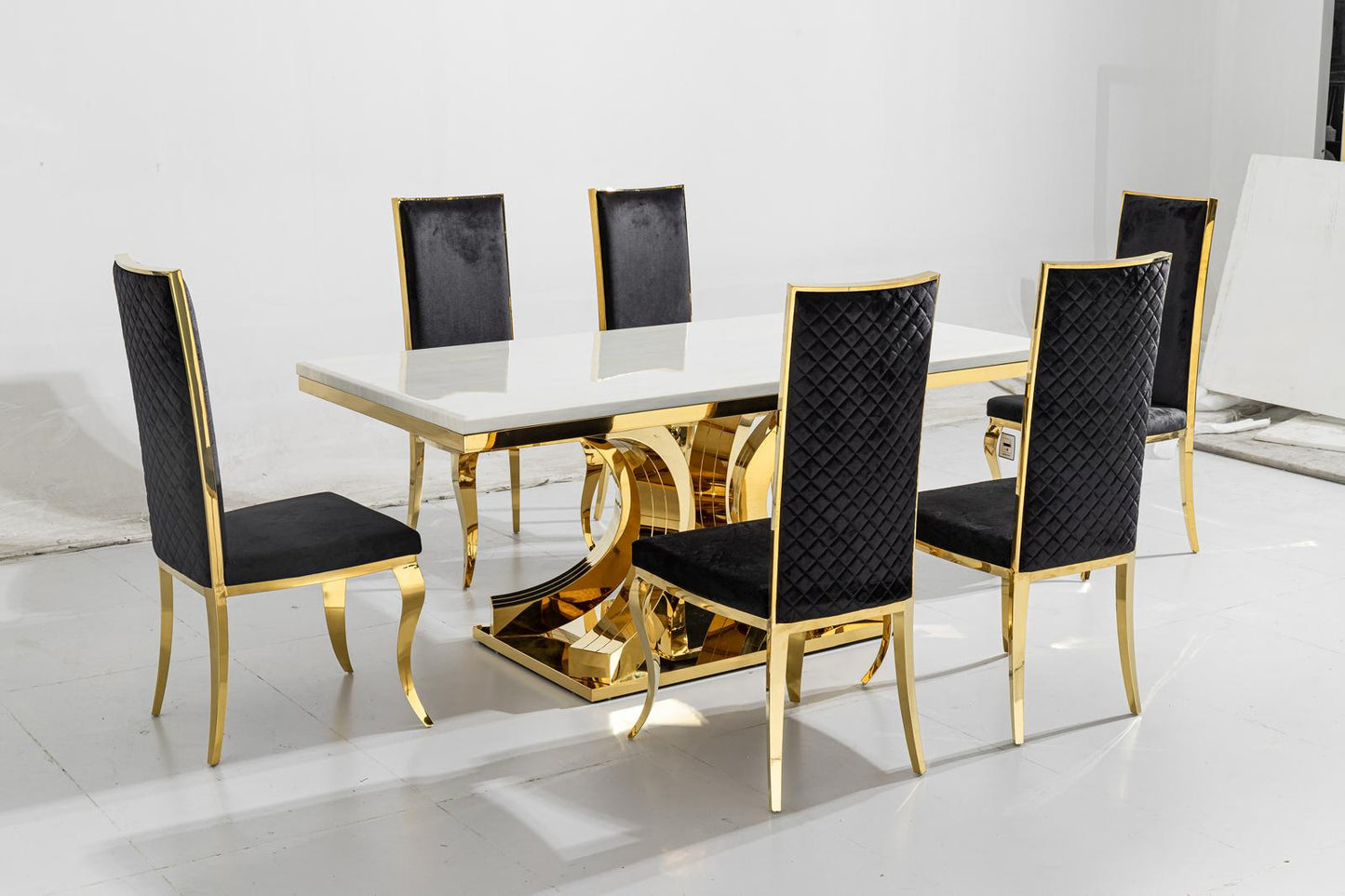 Procto dining table with 4 or 6 chairs