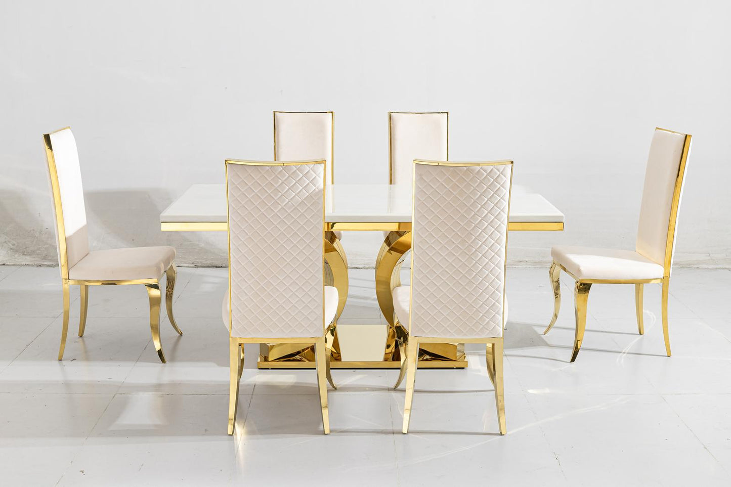 Procto dining table with 4 or 6 chairs