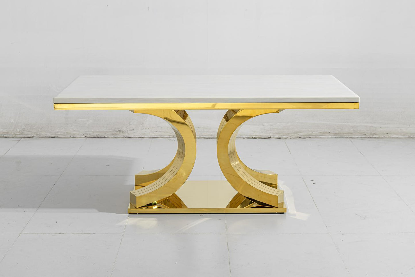 Procto dining table with 4 or 6 chairs
