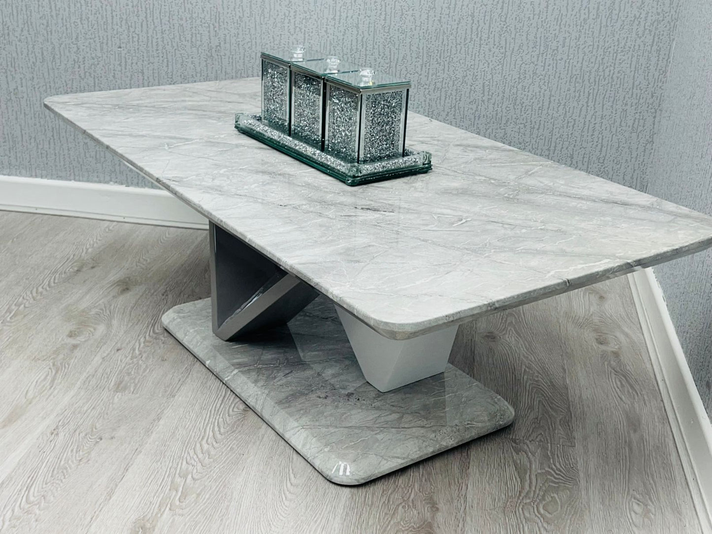 BLACK & WHITE COFFEE TABLE