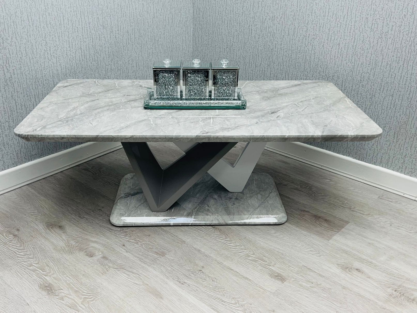 BLACK & WHITE COFFEE TABLE