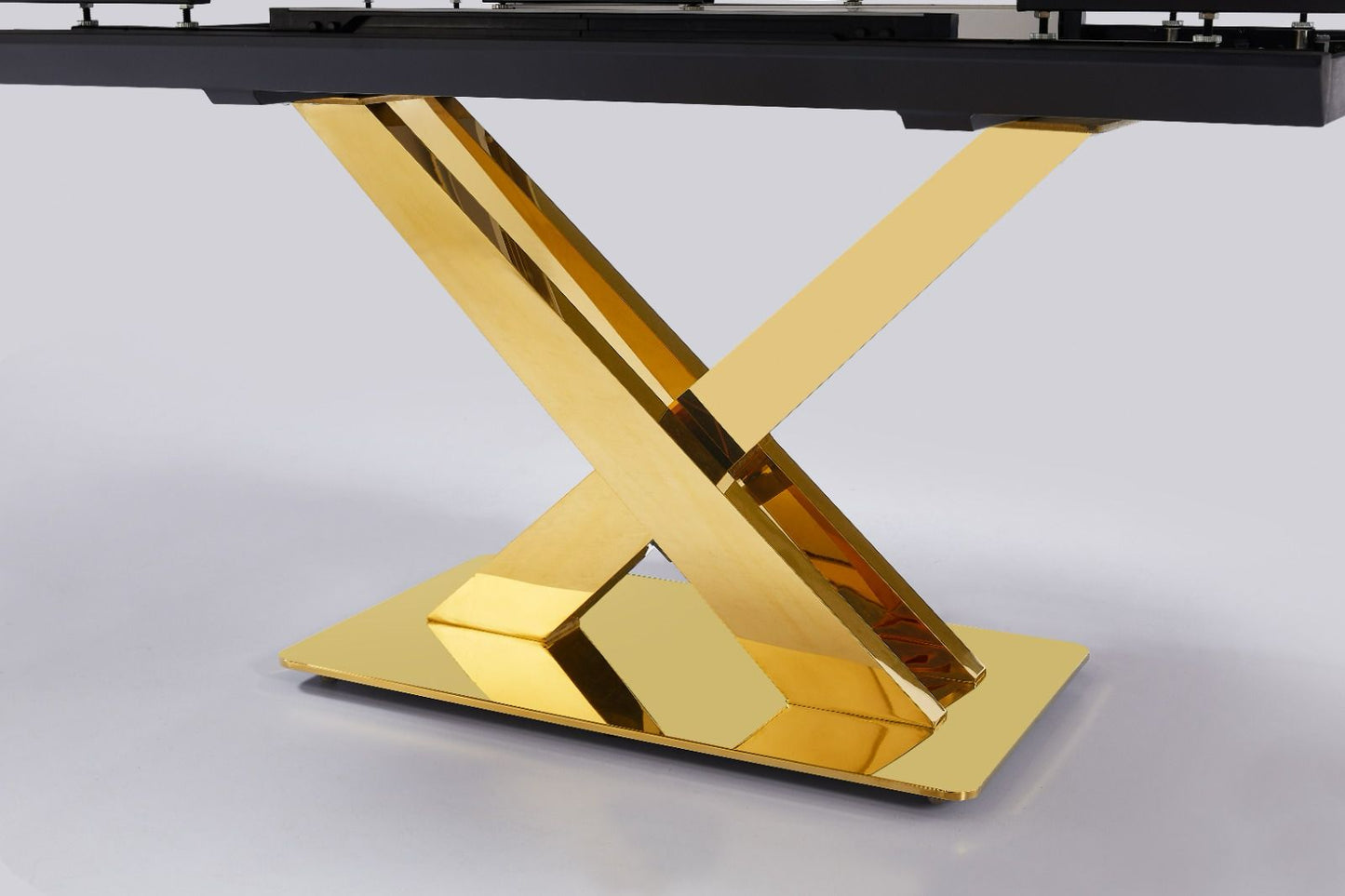 Extending ceramic dining table with 4 chairs